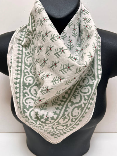 Natural Habitat - Scarf 22" Sq. Holiday Winterberry Green