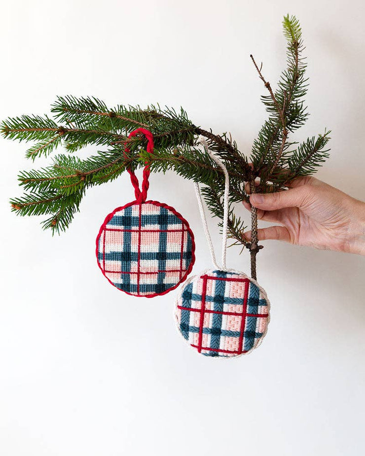 Unwind Studio - Winter Lodge Needlepoint Ornament Kit